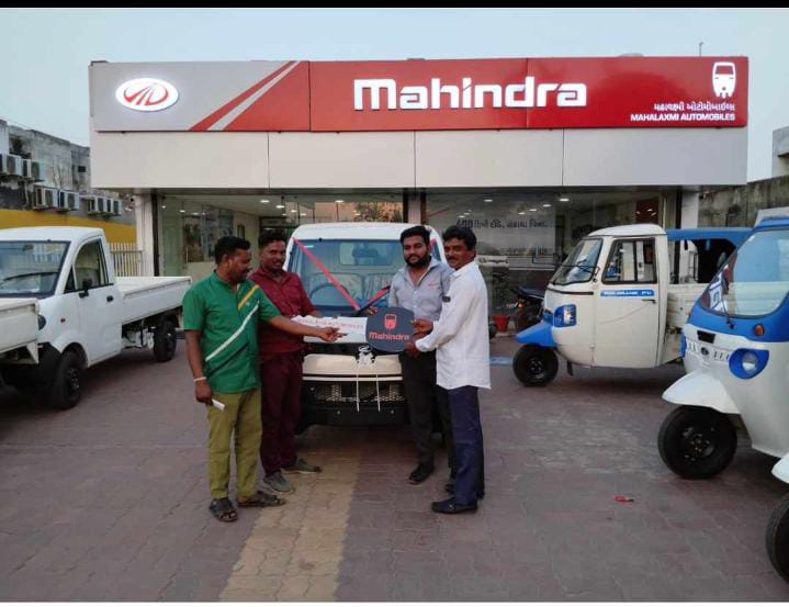 Happy Riding!!!📷
#himmatnagar
#happycustomer
#Congratulations Mahesh Sir & Family 📷
#mahindrajeetocng400
#jeetocng400
#RideWithPride
#Mahindra
#MahindraRise
#happyfaces
#mahindralastmilemobility