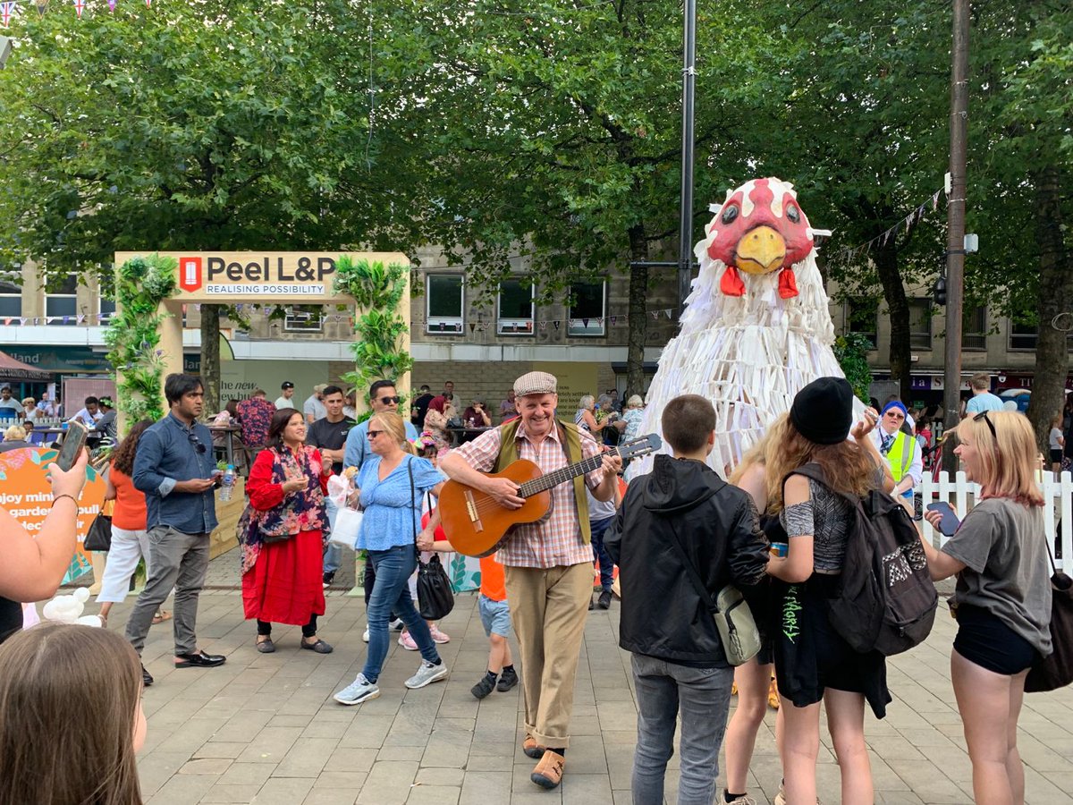PeelLandP's tweet photo. Join us on Thursday at UKREiiF for the 'Bolton Breakfast' with @MasterChefUK Winner @SimonJWoodUK, @boltoncouncil, @BoltonFoodFest and @PeelLandP.
(Pictures taken from our festival garden at last years #BFDF)
Read more about GM @UKREiiF in @insidernwest
https://t.co/jAFMlxntgE https://t.co/00WIpucKpH