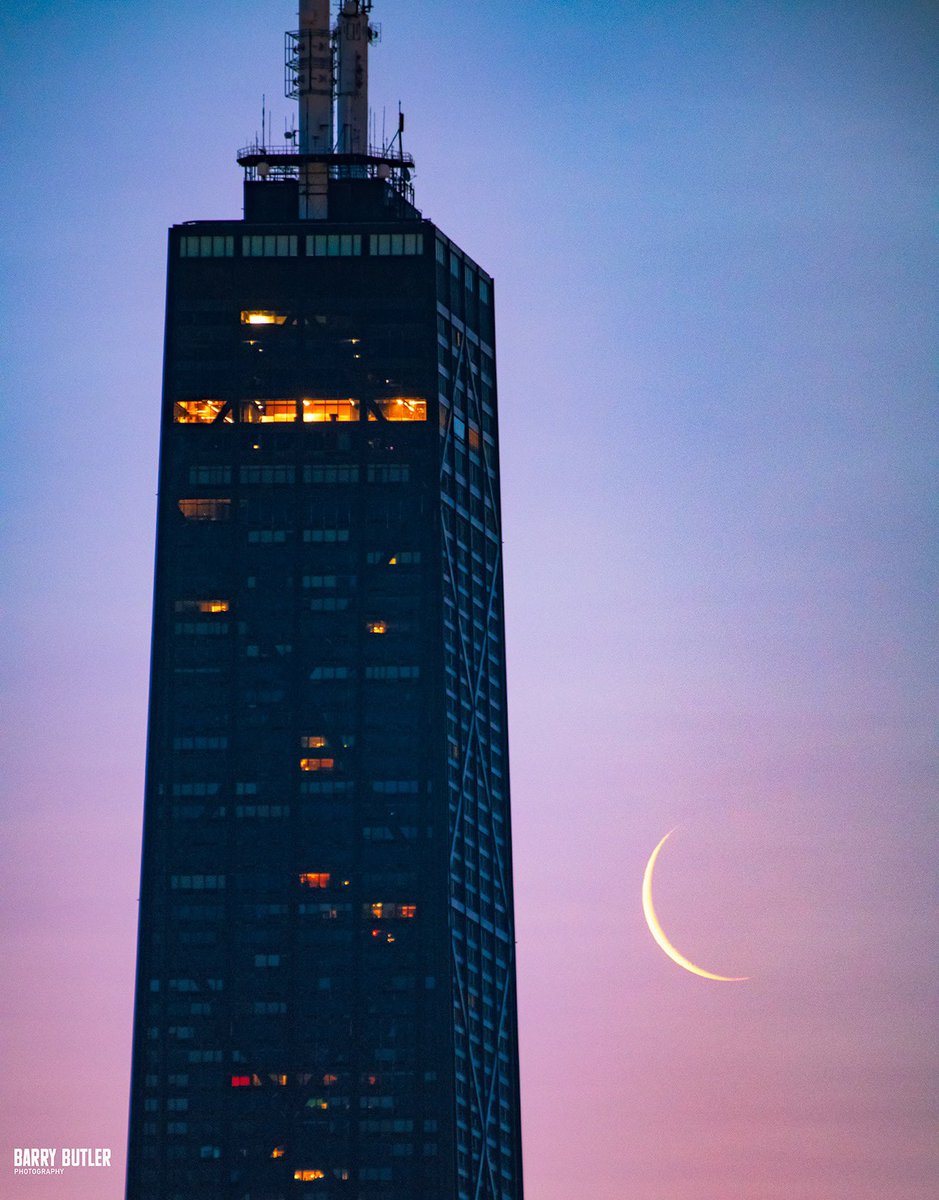 Skyline Sliver.   This morning's crescent moon along the Hancock during twilight at 455am.  #weather #news #ilwx #chicago