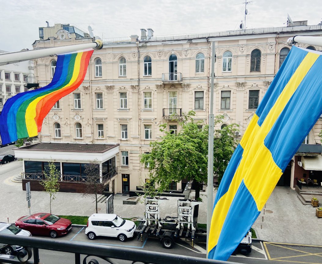 On today’s Day Against Homo-, Bi- & Transphobia we honour all Ukrainian LGBT+ soldiers fighting the invader, their loved ones, and all LGBT+ persons in Ukraine. They deserve the same rights as their straight countrypeople, incl. legal recognition of same sex partnerships. 🏳️‍🌈🦄