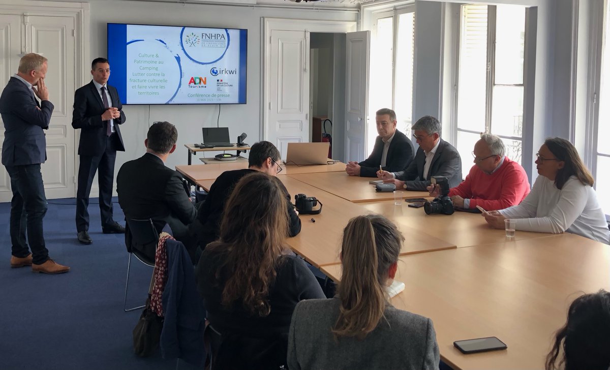 FNHPA_Officiel's tweet photo. Les 4300 #campings adhérents #FNHPA sont invités à #proposer cet été des #guides touristiques #digitaux ! Luttons contre la fracture #culturelle, faisons vivre les #territoires ! Conférence de presse #Culture & #Patrimoine au #camping 🏕️ @Cirkwi @oliviagregoire @RimaAbdulMalak https://t.co/Ci400ZBX6N