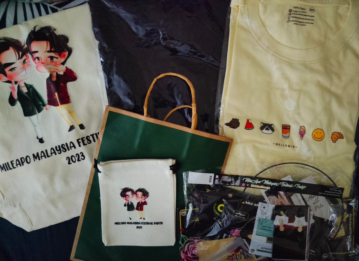 Theunnamed_S's tweet photo. Look what came in the mail today~~~~ Thank you @lvbbmileapo &amp; @ApoNattawinofc

Pooooo finally both of your shirts are here!! 😭

@Nnattawin1 #Nnattawin https://t.co/LMrvD5FXli