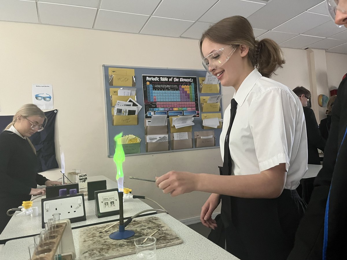 bbs_science's tweet photo. Another triple group identifying ions with Mr B. #identifyingions #flametests #aqachemistry #requiredpractical https://t.co/7DJpVzCMnu