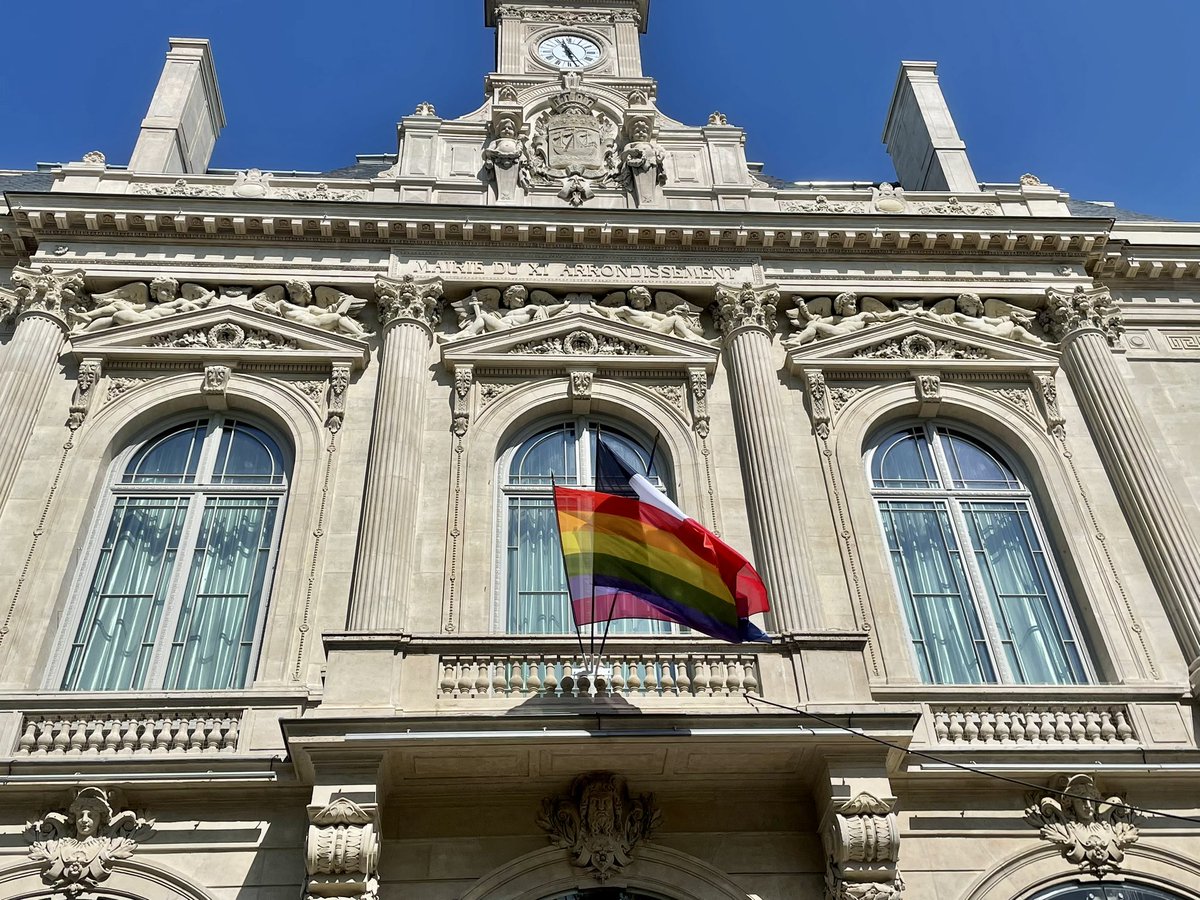Il y a dix ans, la France permettait enfin aux couples de même sexe de pouvoir se marier. 🏳️‍🌈❤️
L'équipe municipale et moi-même sommes honorés d'avoir pu célébrer en 10 ans 816 unions 👨‍❤️‍👨👩‍❤️‍👩 dans le 11e !
#Paris11 #JourneeMondialecontreleslgbtphobies