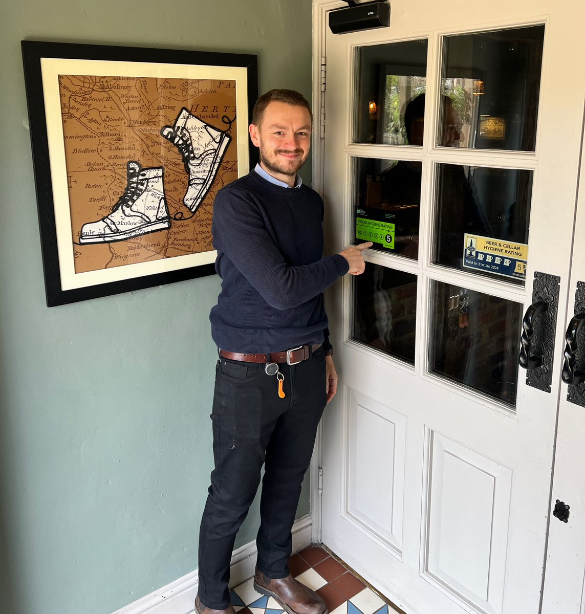 SlipperBoot's tweet photo. ⭐️⭐️⭐️⭐️⭐️
We are really proud to announce that we have maintained our 5* rating from EHO at Bucks council.

Look at our General Manager Ben bursting with pride 😁

#teamboot #bootandslipperamersham #amersham #chefandbrewer https://t.co/Uxpn0UQm4T