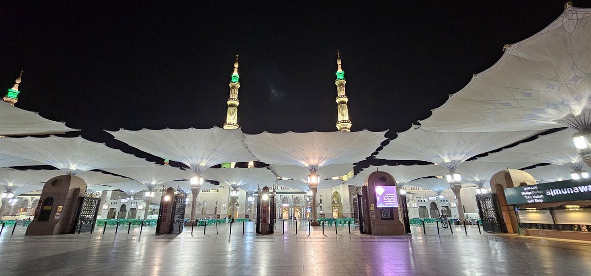 HaramainInfo's tweet photo. Masjid An Nabawi during the Fajr Prayers https://t.co/F4drTF6muW