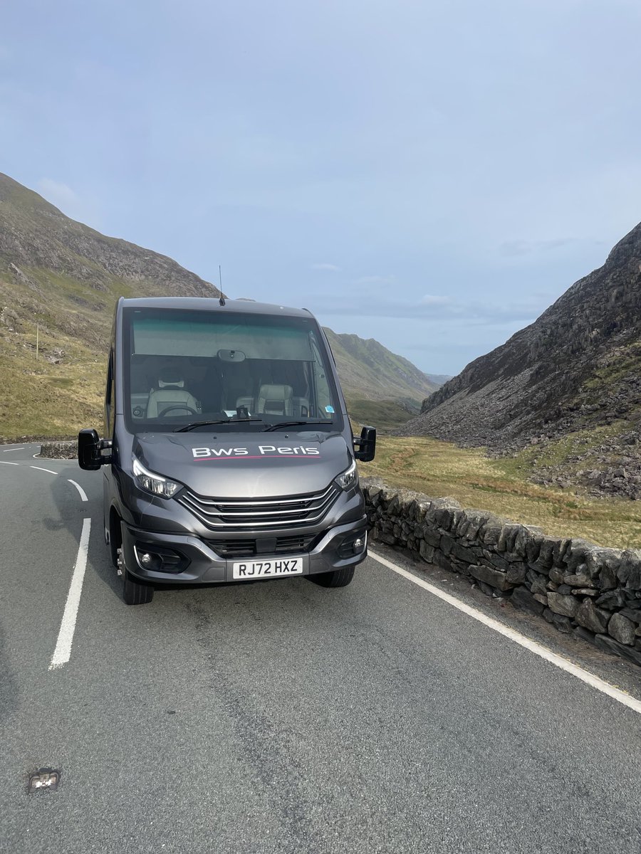 perisminibus's tweet photo. Cheeky snap early this morning, our luxury 33 seated Mini coach on the stunning Llanberis Pass, taking passengers for their Snowdon challenge, before departing for London this afternoon ⁦@EVMUKLTD⁩ https://t.co/COegTAMl24