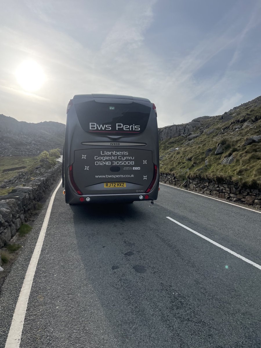 perisminibus's tweet photo. Cheeky snap early this morning, our luxury 33 seated Mini coach on the stunning Llanberis Pass, taking passengers for their Snowdon challenge, before departing for London this afternoon ⁦@EVMUKLTD⁩ https://t.co/COegTAMl24