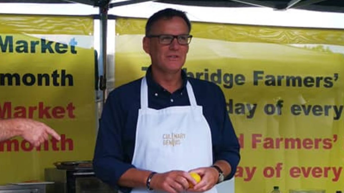 AylesfordFmMrkt's tweet photo. Check out the market kitchen with our host @LemonBites . Cooking demos, interviews &amp; more
Email reminderof every market here https://t.co/plgC5VtFTi or a text reminder by texting A to 07557739903 #Aylesford #FarmersMarket #Kent #ShopLocal #EatLocal #ad https://t.co/I4NWbnJ7yV