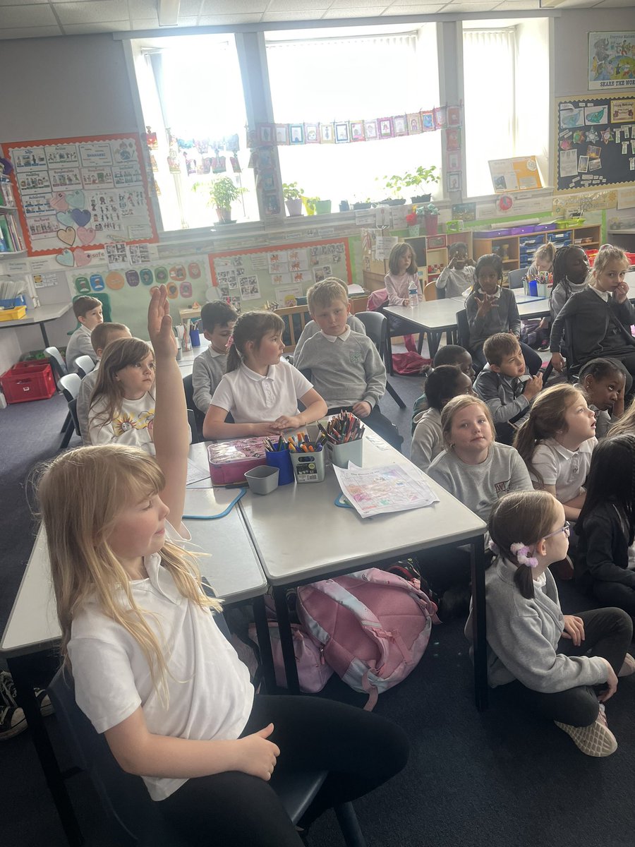 MissBruce00's tweet photo. Grace is showing us a timeline from The History Box. Rm 3 &amp; 4 P2 are very curious learners! @silverhaar1 @woodside_school @VLWoodside https://t.co/64Vse0IK6q