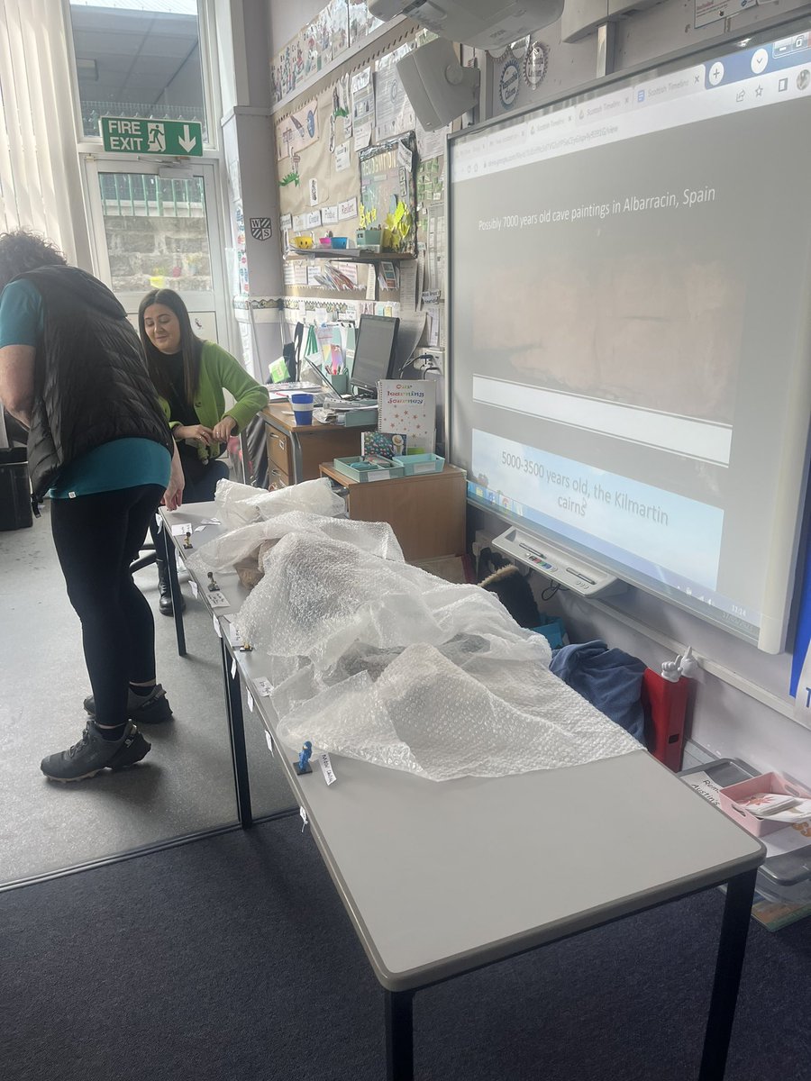 MissBruce00's tweet photo. Grace is showing us a timeline from The History Box. Rm 3 &amp; 4 P2 are very curious learners! @silverhaar1 @woodside_school @VLWoodside https://t.co/64Vse0IK6q
