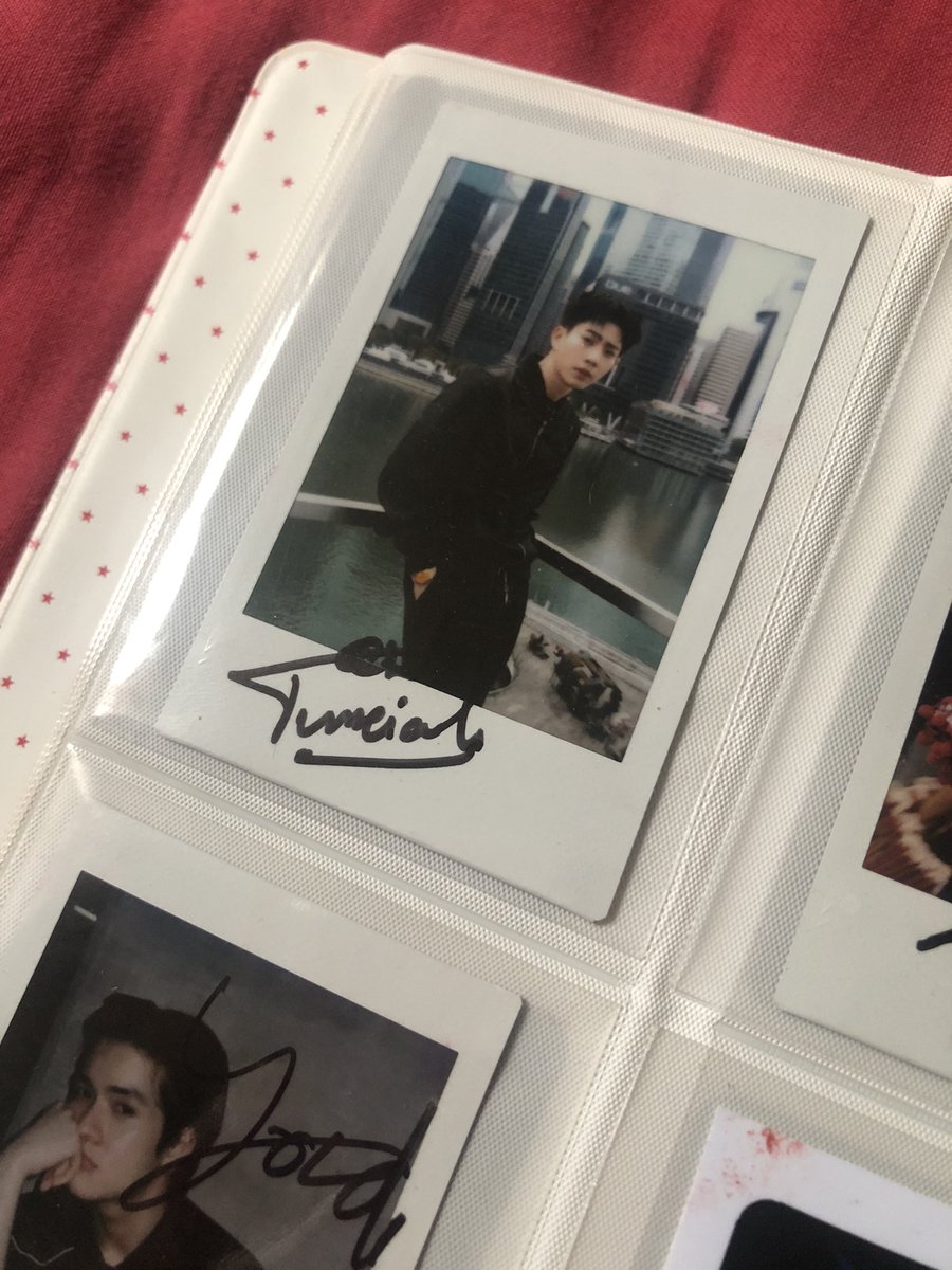 shezuu02's tweet photo. hi guys i willing to letting go this off signed pola since i got an extra about 2 mores 😭 there’s no more spaces to keep :( #OffGun #OffJumpol #OFFGUN #bl #OffGunfanart 
do noted: that off signed this pola so it’s official signed by him https://t.co/2WstNFPnzX