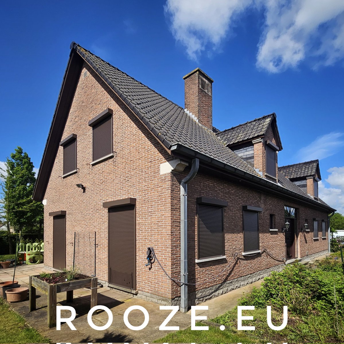 roozebjornbvba's tweet photo. Woning voorzien van 21 Roma voorzetrolluiken met Somfy RS100 io motoren Alles aangestuurd met de Tahoma app. 😍😍
#somfy #somfyexpert #rooze #voorzetrolluik #romabenelux #roma #isoleren #rolluiken #roma #voorzetrolluik #veiligheid #rolluikenopmaat https://t.co/09UIM34OEH