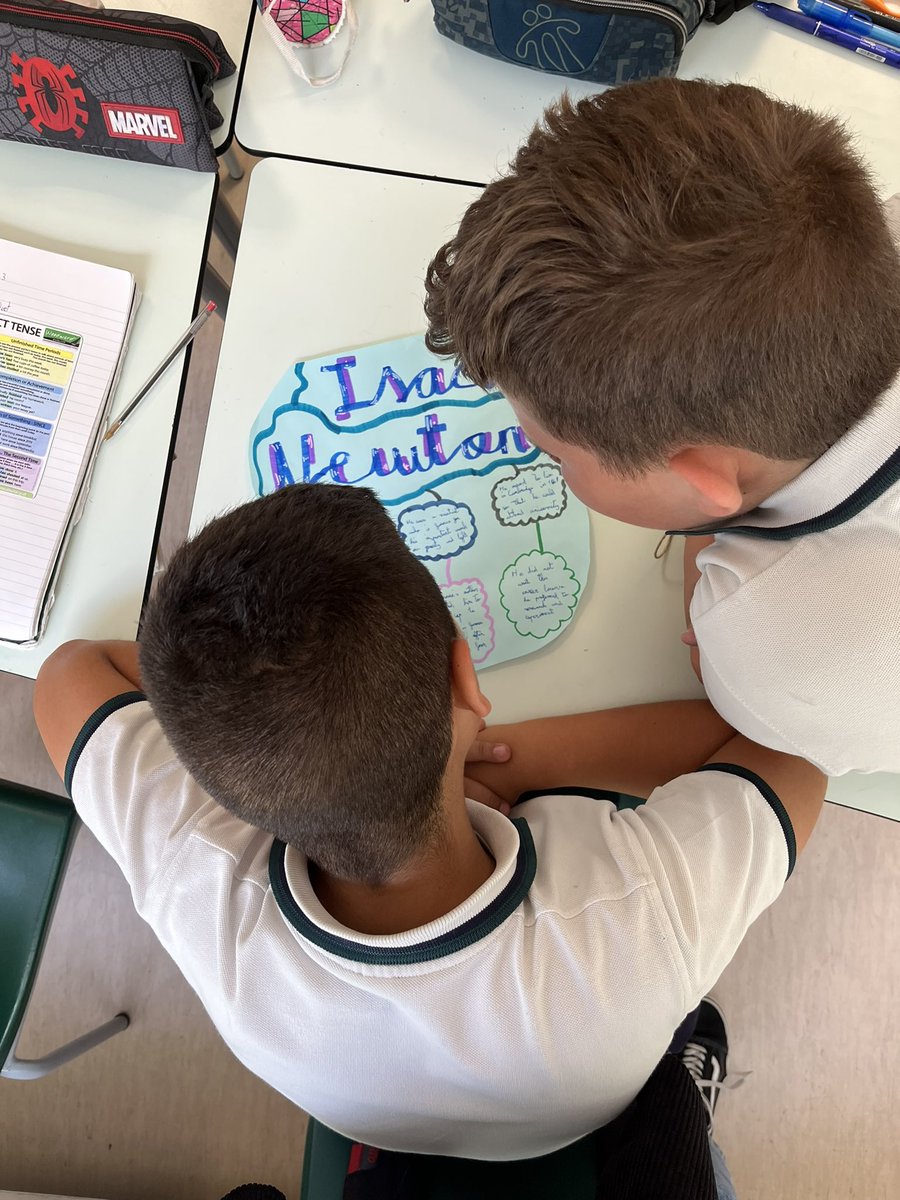 CrisDHBST's tweet photo. Qué trabajos tan chulis estamos haciendo sobre algunos investigadores en nuestro Science workshop!! 🧪 🧬 ☢️ @HBSTORREJON https://t.co/3PYDb6wtEo