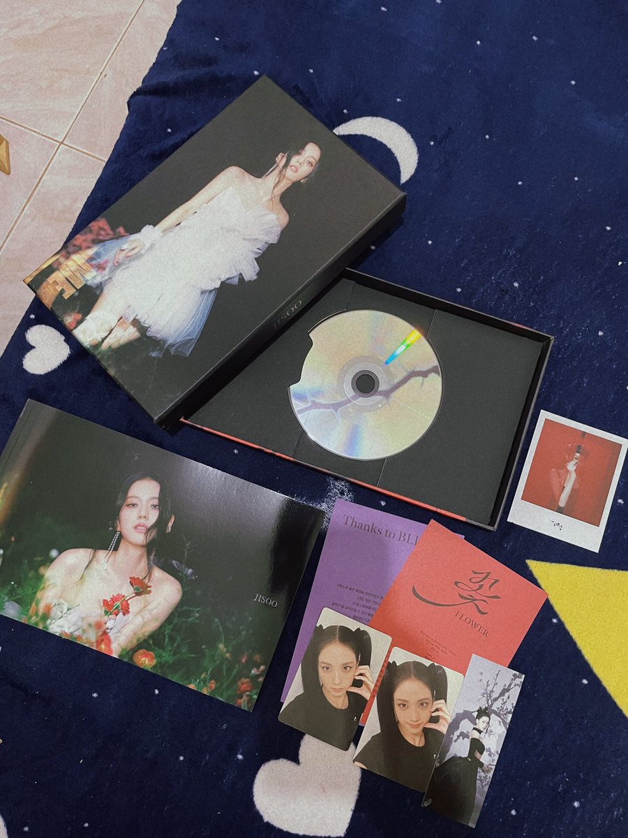 BCarmella24's tweet photo. Thank you so much po @kpopsquad_ph 🥰🫶 Jisoo First Album Set came home today 🥹 its so pretty 😍 https://t.co/ZJHGprkICH