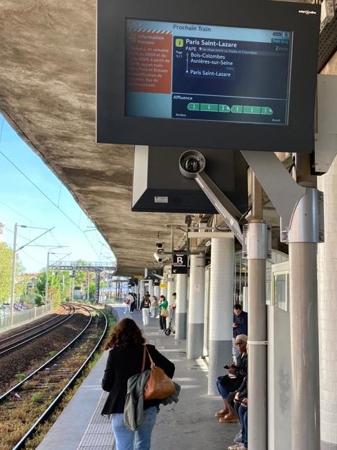 Un nouveau service d'information voyageurs inédit en France, qui profite aux Franciliens et aux voyageurs occasionnels de passage dans la Région.  
Bravo aux équipes <a href="/Actu_Transilien/">Transilien SNCF Voyageurs</a> qui travaillent sur cette innovation !