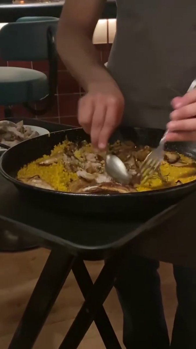 DM_Comunity's tweet image. The service is very good and the food is good