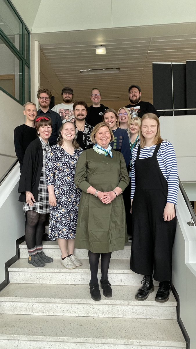 Vietimme tänään ylioppilaskunnan puolesta <a href="/_mariwalls/">Mari Walls</a> @TampereUni läksiäiskahveja. Ulkoilmasta ja luonnosta nauttiva rehtori sai meiltä muistoksi nimikoidun kuksan. Kiitämme monivuotisesta yhteistyöstä ja toivotamme onnea ja menestystä tuleviin seikkailuihin!🌱 #Yhdessä