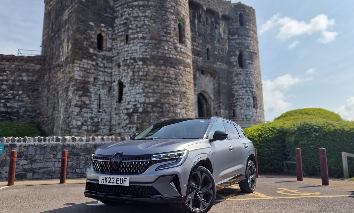 GravellsMotors's tweet image. Croeso i Gymru! 🏴󠁧󠁢󠁷󠁬󠁳󠁿 The new Renault Austral E-Tech full hybrid has arrived in Kidwelly for one day only!! Training begins and we LOVE it 😍
#rethinkhybrid #Googlebuiltin #spacious
