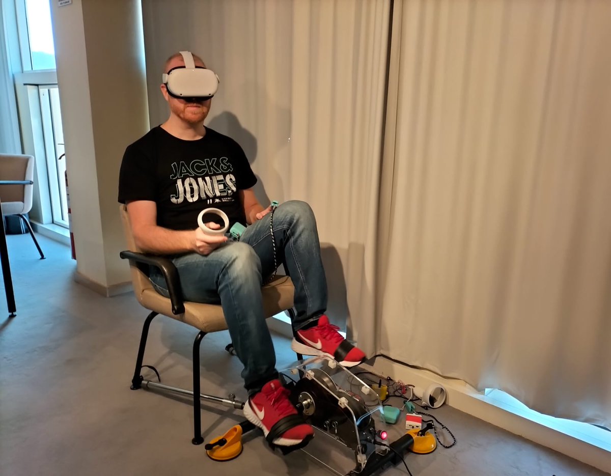 AIJU_Tecnologi's tweet photo. 🤖🥽@AIJU y @VRAIN_upv muestran aplicaciones de la #InteligenciaArtificial en sectores clave para la #economía de la Comunitat
👉https://t.co/gPWMMO73Tt

#AijuTecnología #juguete #turismo #salud #industria https://t.co/zwN644qdKq