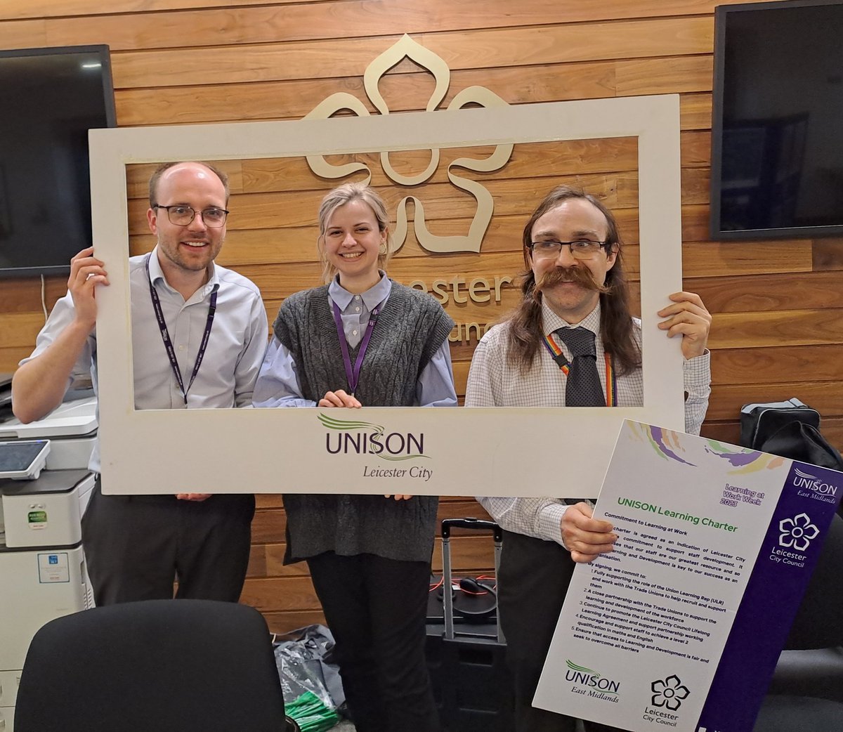 We're having a busy day at City Hall in Leicester, promoting learning opportunities such as @unisonlearning to staff as part of Learning at Work Week.

Plenty of interest, including recruiting new members!