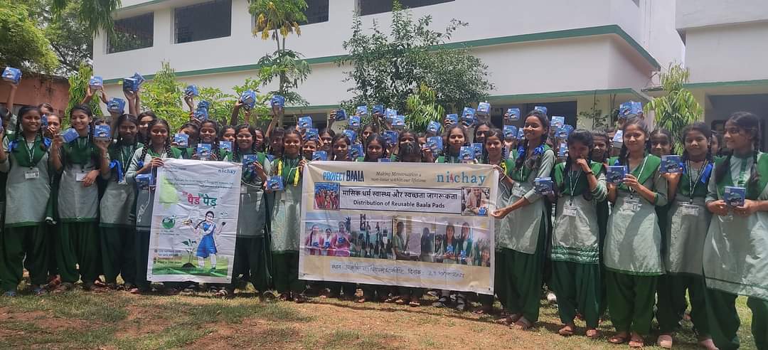 socialtarun's tweet photo. गर्मियों की छुट्टियों के साथ स्वच्छता की सौगात 😊
#RuralEducation #MenstrualHygiene
#AdolescentWomensHealth #Environment #ChildRights 
#EkPadEkPed  #PadHumans @Nischay2017
#GiftSanitaryPadsforRuralGirls #EcoFriendly #CostEffective #ReusablePads @ProjectBaala 
@DCEastSinghbhum https://t.co/q9hvslrfSP