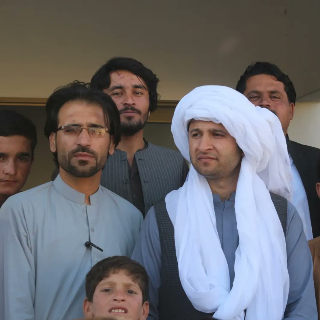 kaliwalAfg's tweet photo. ګرانه غټ پټکی تړه
چې يو دې بل ځي په سايه
#ChairmanSab https://t.co/UaGqthG2as
