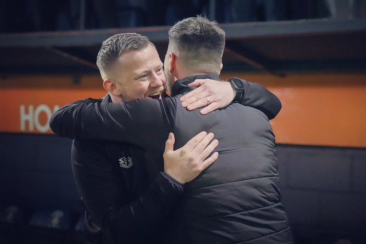 Darren Cook tweet media