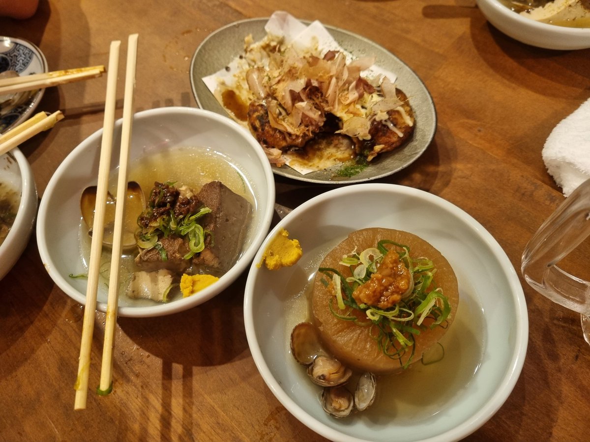 dani_8081004's tweet photo. 일본 사는 칭구들이 있어서 좋다...❣️
호텔에서 일회용슬리퍼도 받아다주고
한국인들은 모르는 맛집도 데리구가줌😆 https://t.co/vHHRaOpTX0
