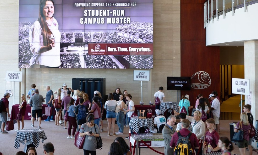 The Association will help welcome 13,700 new freshmen & transfers at summer Howdy Socials! (There will be ice cream😍) During your @NSFPtamu New Student Conference, try on a @TAMUClassof27 #AggieRing, get some swag & take a photo at the Ring replica!
🤠 tx.ag/HowdySocials23