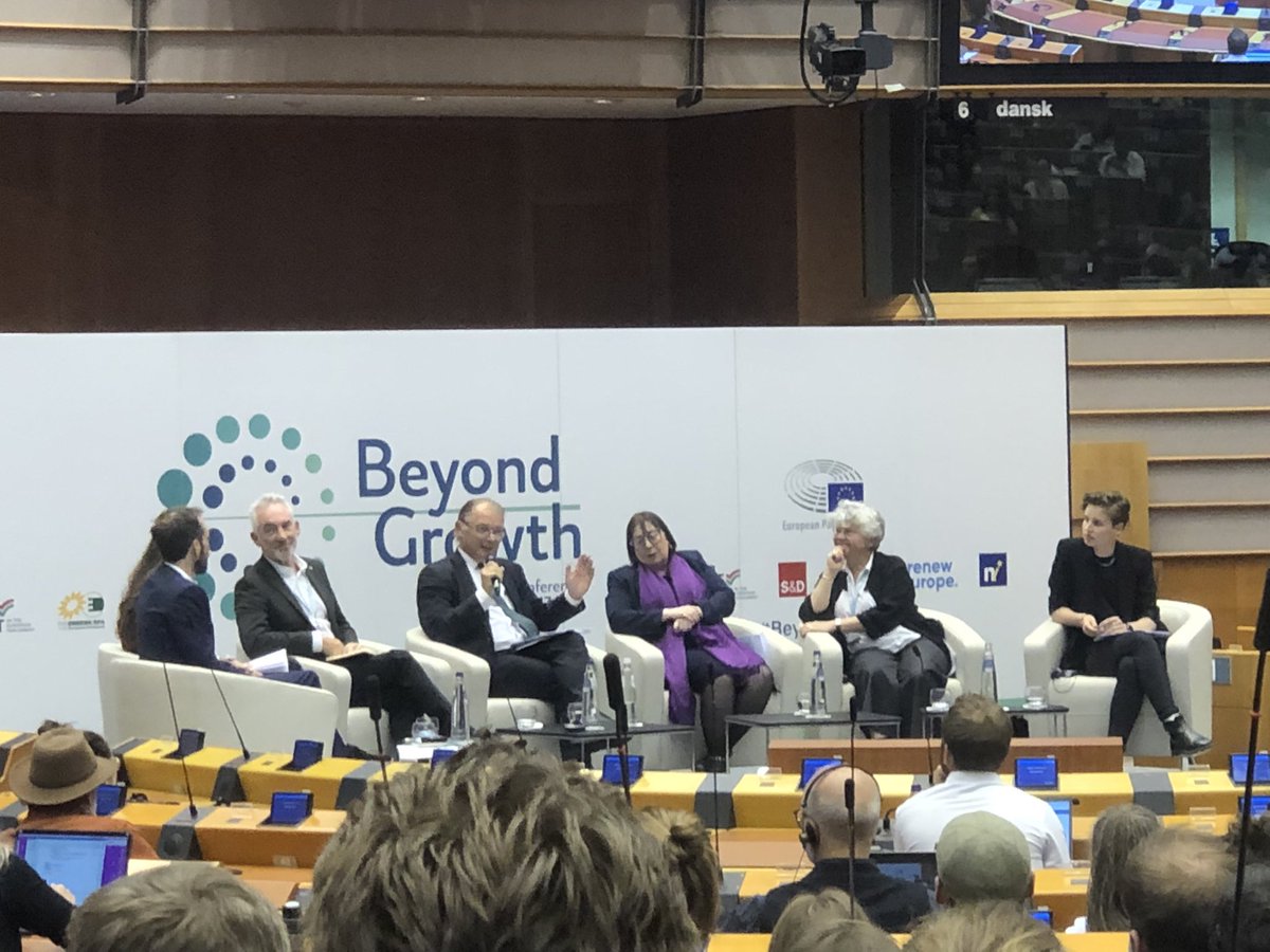 “Instead of criticising #tradeunions for not being representative, we need to boost unionisation. For more democracy we need checks and balances: more #economicdemocracy requires counter-power to economic elites, as TUs”@ph_lamberts on @EstherLynchs’ intervention at #BeyondGrowth