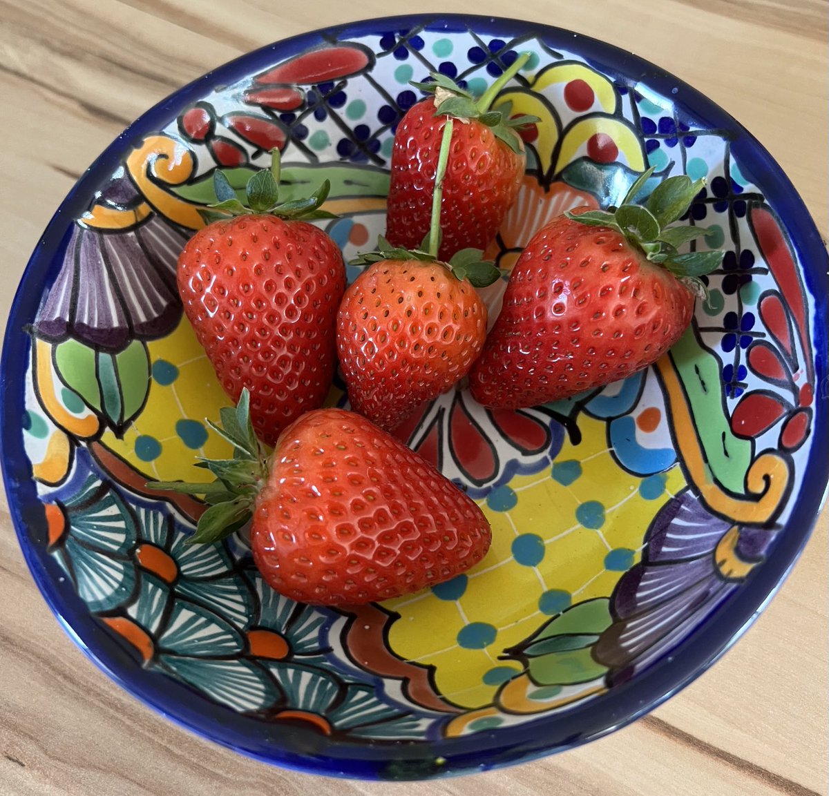 Montaillac's tweet image. First strawberries from my garden. Yum!
#firstfruits