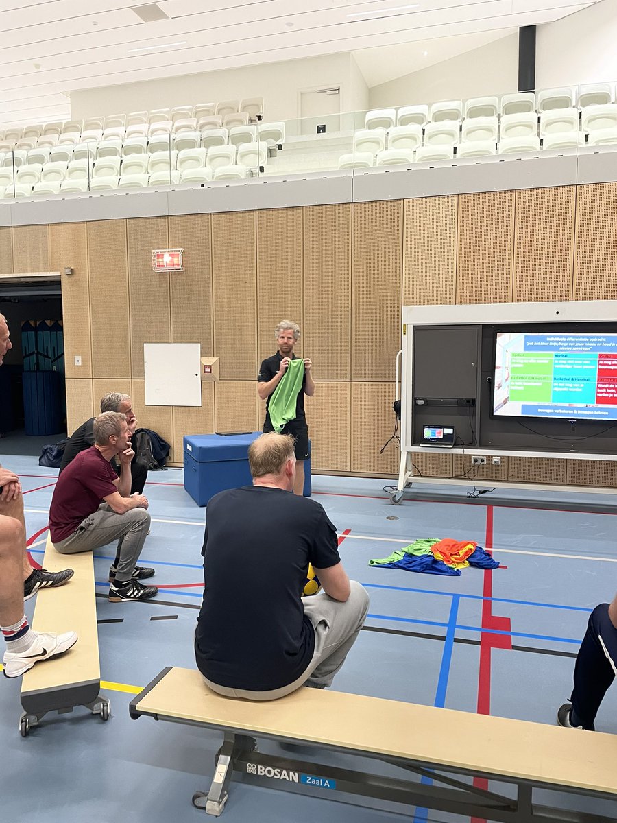 Mooie sessie van het <a href="/TeachingGames/">NetwerkTeachingGames</a> tijdens de <a href="/ALO_NL/">ALO Nederland</a> netwerkdag door <a href="/geelendaan/">Daan Geelen</a> <a href="/jeroen_koekoek/">Jeroen Koekoek</a>  en <a href="/klaasboomars/">Klaas Boomars</a> Samen met collega’s van de <a href="/Sportstudies/">Instituut voor Sportstudies Hanze Groningen</a> <a href="/dehaagse/">De Haagse Hogeschool / THUAS (INACTIEF/INACTIVE)</a> <a href="/CaloWindesheim/">Calo Windesheim</a> en <a href="/Sporthogeschool/">Sporthogeschool</a> bespreken we de kansen voor spel onderwijs en de uitbreiding van het NTG!