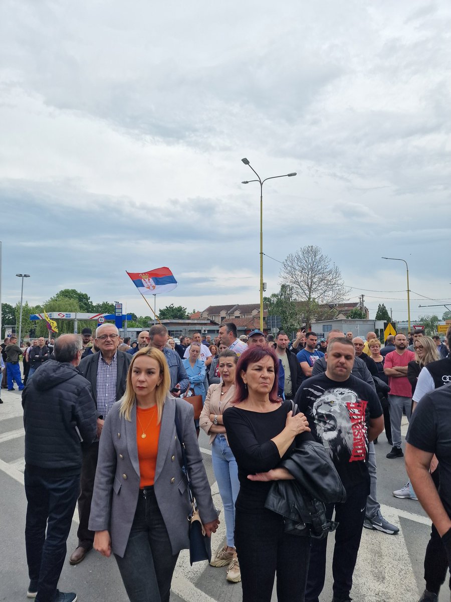 Rudari Lazarevca su takođe ustali u odbranu Slobode!
Nema Milenka Jovanova da pozdravi tifusare, kako je nazvao rudare iz Kolubare. Kažu, moraće u petak za Beograd, da pozdrave oni njega!