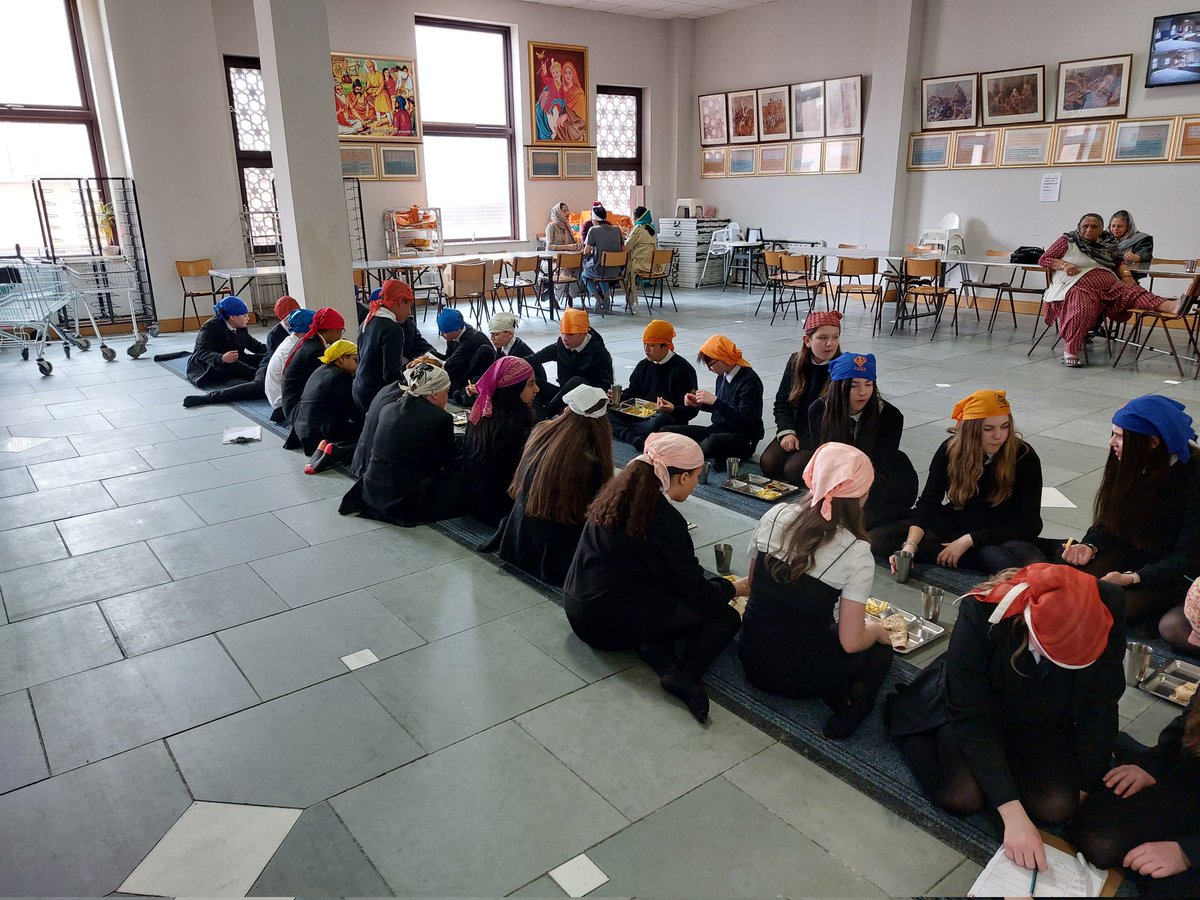 Enjoying the Langar at the Gurdwara 🍽