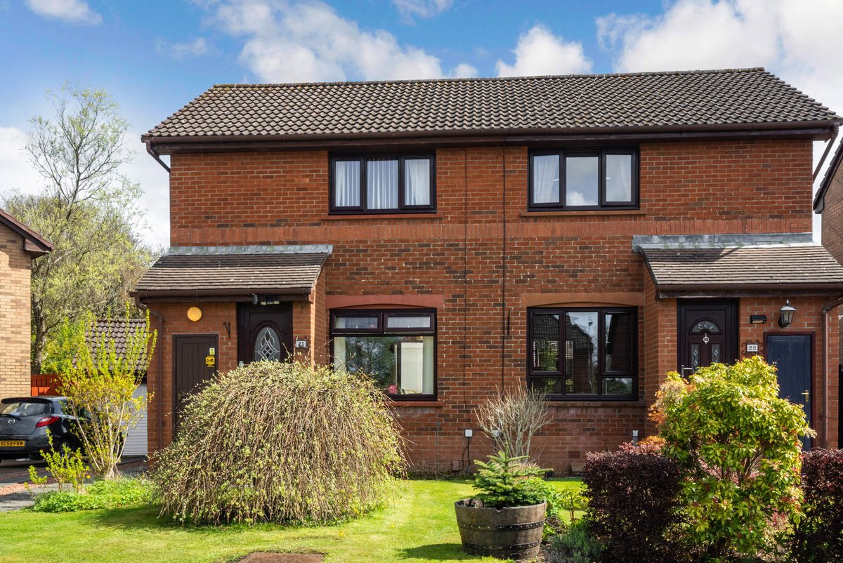 NEW TO MARKET - Tern Brae, Livingston o/o £179,000. 2 bed semi detached. To arrange a viewing contact Ross &amp; Connel on 01383 721156 #Dunfermline #Property