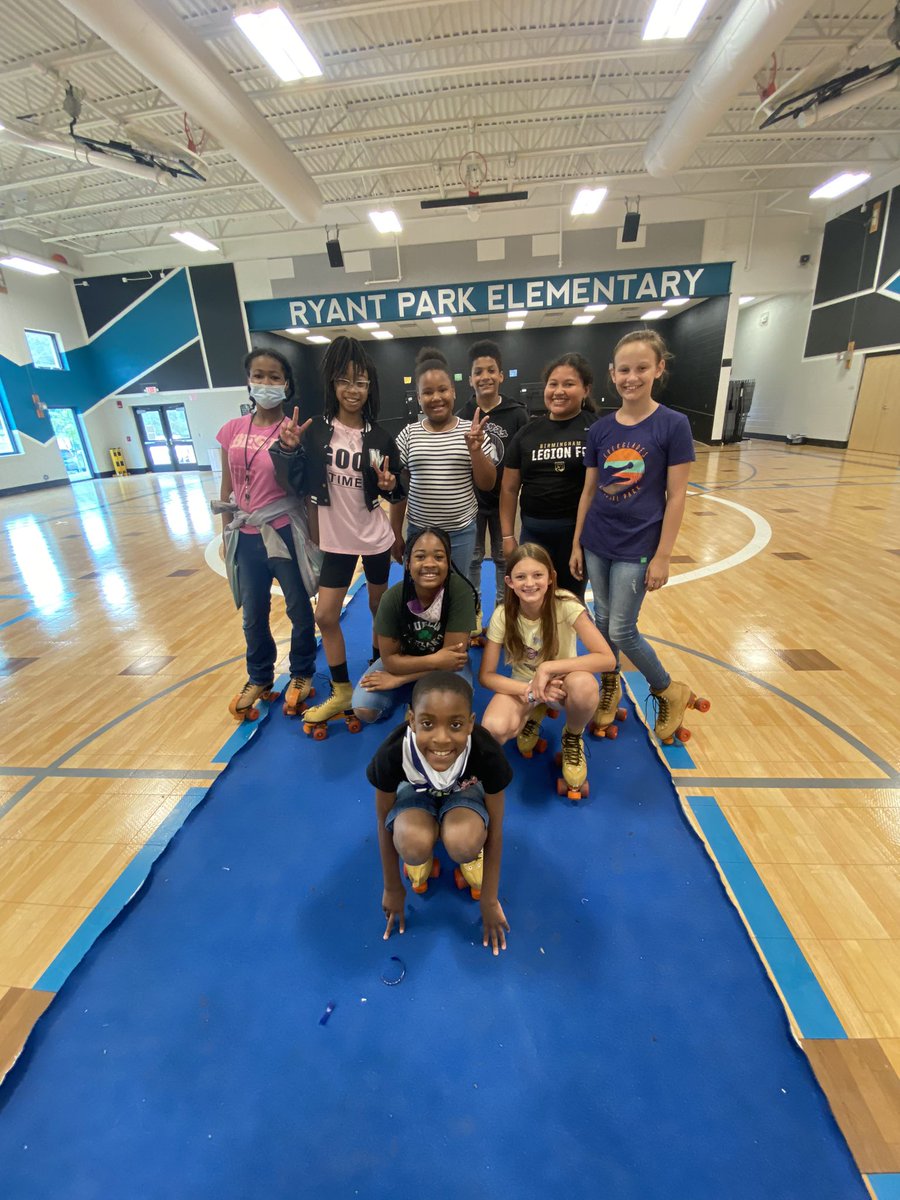 These 5th graders have taken their job  seriously for two weeks during our skating unit! They have buckled wrist straps and tied shoes COUNTLESS times. They served their school in the best way <a href="/BPESArtsAcademy/">Bryant Park Elementary</a>! #BPinspired <a href="/DrSlaughter18/">Dr. Cortney C. Slaughter</a> <a href="/MSeayMAE/">Monisha Seay, Ed.S</a> <a href="/coach_rizzo/">Coach Rizzo</a>