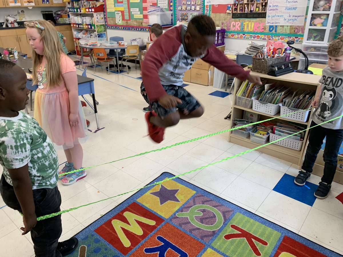 When it’s a bit too smoky to get outside….. elastic band jumping for the win! @FMCSD @APPLESchools #WeAreFMCSD