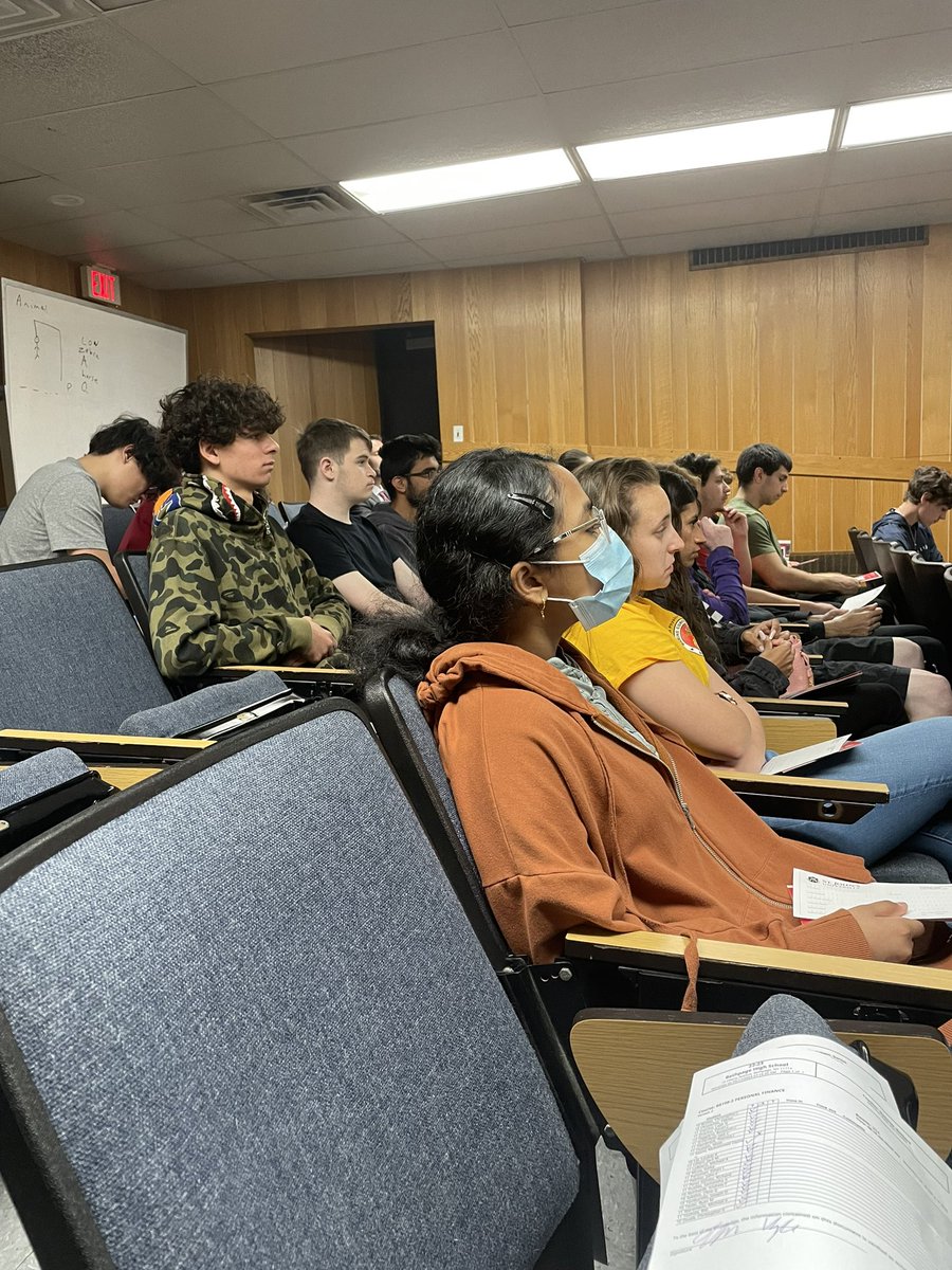 BethpageHS_Biz's tweet photo. Ms. Kugler’s personal finance classes  learning about careers in mathematics and business from St. John’s University #wearebethpage @BethpageUFSD https://t.co/kEJBKxfdnV