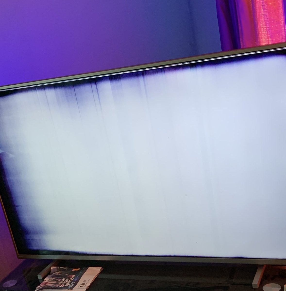 MelanieAndrews's tweet photo. @Philips woke up and turned on our 2.5 year old Philips tv this morning to this. Is this a known fault? Consumer rights suggest a tv should last more than 3 years. https://t.co/Gf8AqQ3mAH