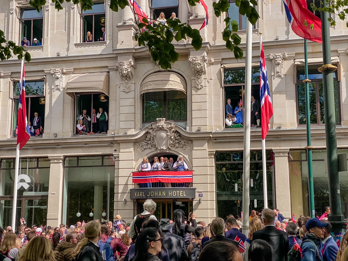 lady_dezz's tweet photo. Gratulerer med dagen, Norge! 🇳🇴
#Stemning https://t.co/U3u5d3tjHg