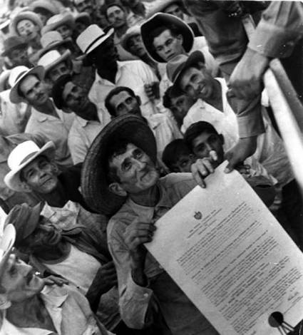 ComplejoChe97's tweet photo. La primera ley promulgada por la Revolución Cubana, el 17 de mayo de 1959, fue la Reforma Agraria prometida por el Comandante en Jefe Fidel Castro Ruz en su alegato durante el juicio por el asalto al Cuartel Moncada, conocido como La Historia me Absolverá.
#ReformaAgraria https://t.co/Di3j72vkby