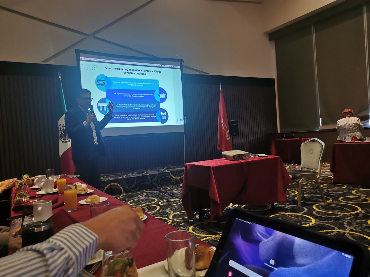 lupisaz's tweet photo. En la Asamblea mensual de la Asociación Queretana de Inmobiliarias @AQInmobiliarias con la presencia de @Luis_vegaricoy vocal ejecutivo de @cea_qro agradecemos su asistencia y participación!! Información valiosa para nuestra actividad inmobiliaria. https://t.co/O60PmvvcEf