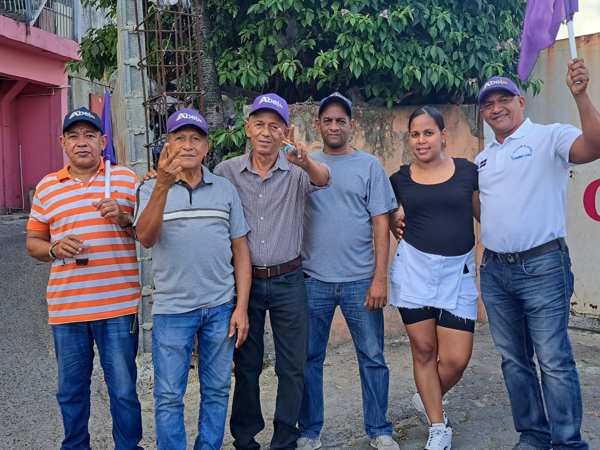 PLDC2DN's tweet photo. Seguimos recorriendo cada barrios en búsqueda de #1MillonDeAmigosParaAbel.
Nadie nos detiene... seguimos trabajando.
#AbelMartinez #AbelPresidente #ConstruyamosJuntos #c2dnpld #pldistritonacional #pldc2 #pldc2dn #PLD @AbelMartinezD https://t.co/y77c1Y70Vq