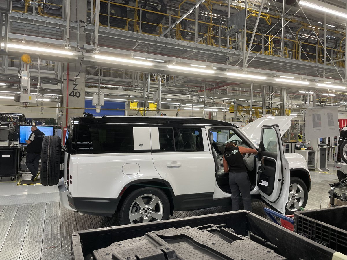 NigelMBaker1's tweet photo. One of the great recent British investment successes in Slovakia is @jaguarlandrover Nitra. Production started in 2019 and now thousands of top of the range #LandRover Defenders roll of the production line annually. Great for UK and Slovak trade. Quality 🇬🇧-🇸🇰 cooperation. https://t.co/IQZ4XrtJVk