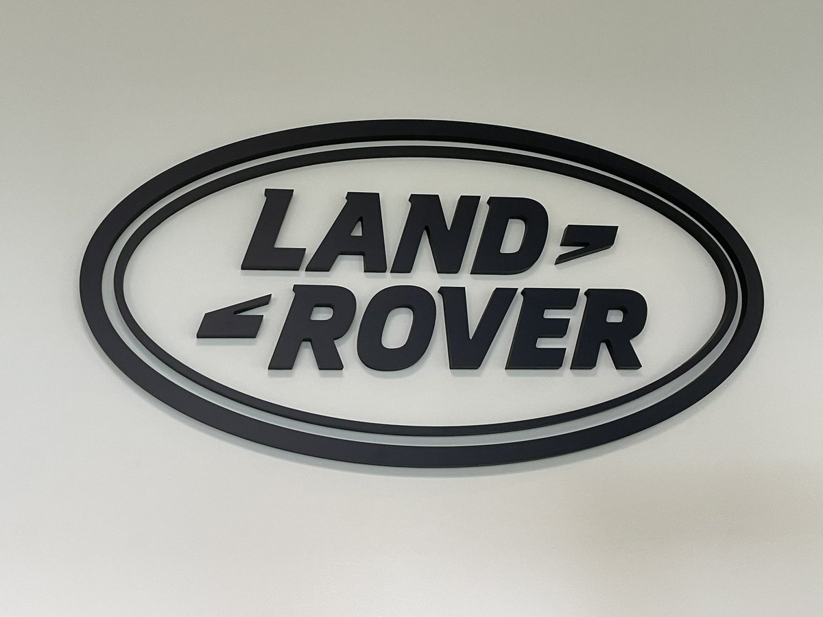 NigelMBaker1's tweet photo. One of the great recent British investment successes in Slovakia is @jaguarlandrover Nitra. Production started in 2019 and now thousands of top of the range #LandRover Defenders roll of the production line annually. Great for UK and Slovak trade. Quality 🇬🇧-🇸🇰 cooperation. https://t.co/IQZ4XrtJVk