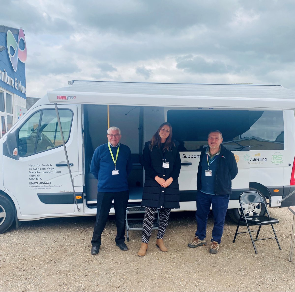 We were very pleased to host the #CuppaCare bus at our Dereham Charity shop today - our volunteer co-ordinator, Laura, even popped along to help out 🙂
To find out when and where the bus will be & to join the team for a cuppa, visit: hearfornorfolk.org.uk/cuppa-care/