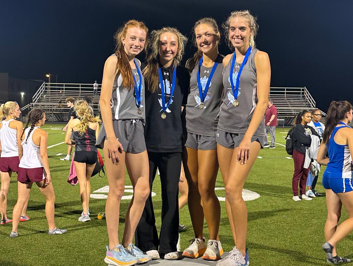 USJAthletics's tweet image. Congratulations to the USJ Track &amp;amp; Field girls' relay teams that broke &amp;amp; now hold DII-A West Region records! The 4x800m relay: Adan Jett, Lauren Hutchison, Betha Pucek, Julianna Schultz &amp;amp; the 4x400m relay: Haynes Haltom, Lauren Hutchison, Adan Jett, &amp;amp; Julianna Schultz