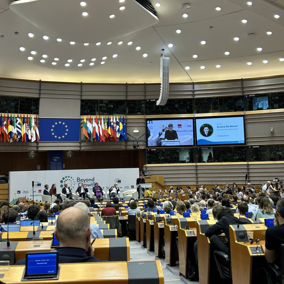 Tariq Al-Olaimy (@tariqal) on Twitter photo There is no degrowth without decolonisation.
Colonialism, imperialism, and white supremacy lays at the foundations of the European economy, corporate value chains, trade deals, investment agreements and geopolitical structures of wealth accumulation. - <a href="/AnunaDe/">Anuna De Wever Van Der Heyden</a>
#BeyondGrowth There is no degrowth without decolonisation.
Colonialism, imperialism, and white supremacy lays at the foundations of the European economy, corporate value chains, trade deals, investment agreements and geopolitical structures of wealth accumulation. - <a href="/AnunaDe/">Anuna De Wever Van Der Heyden</a>
#BeyondGrowth