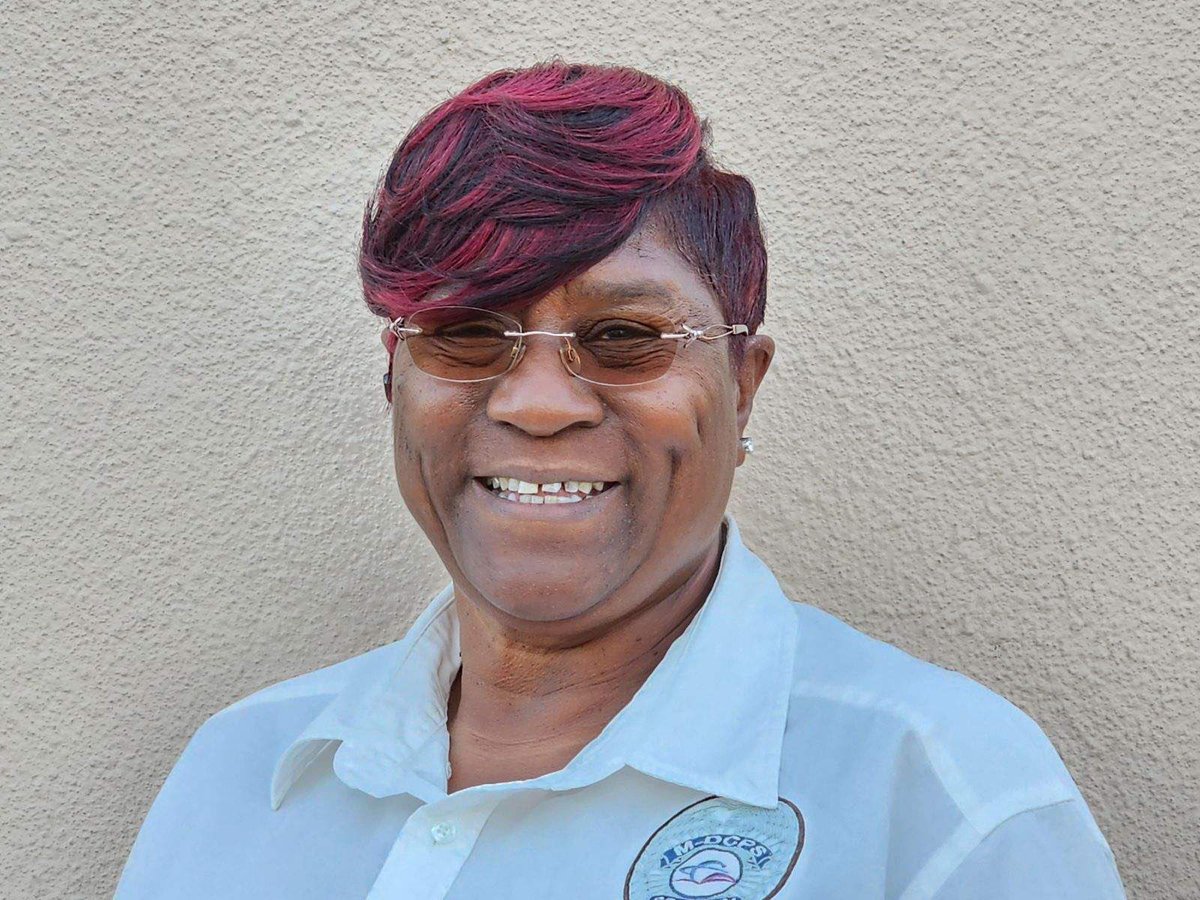 Laura C. Saunders tweet media